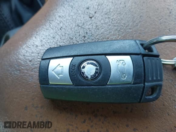 ✅ 2011 BMW 3 Series 328i • VIN: WBAPH5C5XBA443813 • Лот: 40709745. Опубликован ранее на IAAI с пробегом 215 327 миль. Бесплатный доступ к архиву аукционных продаж из США и подробный отчёт об истории автомобиля на DreamBid. Изображение 11.