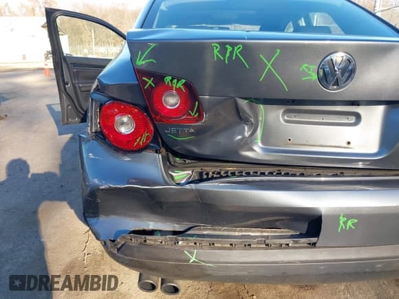 ✅ 2010 Volkswagen Jetta SE • VIN: 3VWRZ7AJXAM044645 • Лот: 43766290. Опубликован ранее на IAAI с пробегом 152 566 миль. Бесплатный доступ к архиву аукционных продаж из США и подробный отчёт об истории автомобиля на DreamBid. Изображение 12.