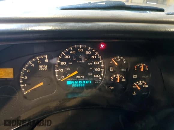 ✅ 2001 Chevrolet Suburban LT • VIN: 3GNFK16T21G155598 • Лот: 50503275. Опубликован ранее на Copart с пробегом 206 888 миль. Бесплатный доступ к архиву аукционных продаж из США и подробный отчёт об истории автомобиля на DreamBid. Изображение 9.