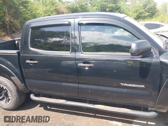 ✅ 2013 Toyota Tacoma • VIN: 5TFJX4CN6DX034147 • Lot: 42278388. Listed on IAAI with 207,685 mi. Free auction sales archive from the USA and detailed vehicle history report at DreamBid. Image 13.