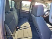 ✅ 2025 Chevrolet Silverado 1500 • VIN: 1GCRKDED1SZ124751 • Lot: 93907725. Wystawiony na Copart z przebiegiem 27 604 mil. Bezpłatny archiwum sprzedaży aukcyjnych z USA i szczegółowy raport historii pojazdu na DreamBid. Zdjęcie 10.