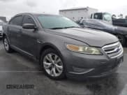 ✅ 2012 Ford Taurus SEL • VIN: 1FAHP2EW6CG121821 • Lot: 43727939. Wystawiony na IAAI z przebiegiem 134 078 mil. Bezpłatny archiwum sprzedaży aukcyjnych z USA i szczegółowy raport historii pojazdu na DreamBid. Zdjęcie 1.