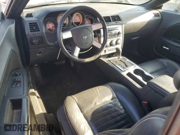 2010 Dodge Challenger SE z VIN 2B3CJ4DV1AH179963, wystawiony jako Copart lot #84362405 z przebiegiem 198 246 mil mil oraz Szkoda całkowita • Salvage title. Historia ofert i sprzedaży dostępna na DreamBid. Obrazek 8.