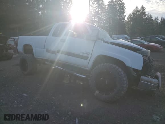 ✅ 2003 Chevrolet Silverado 2500HD LS • VIN: 1GCHK29143E359489 • Lot: 82926934. Wystawiony na Copart z przebiegiem Nie podano. Bezpłatny archiwum sprzedaży aukcyjnych z USA i szczegółowy raport historii pojazdu na DreamBid. Zdjęcie 4.