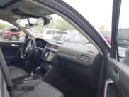 ✅ 2021 Volkswagen Tiguan SE • VIN: 3VV2B7AX7MM005224 • Lot: 42337356. Wystawiony na IAAI z przebiegiem 84 652 mil. Bezpłatny archiwum sprzedaży aukcyjnych z USA i szczegółowy raport historii pojazdu na DreamBid. Zdjęcie 5.