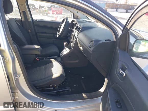 ✅ 2012 Dodge Caliber SXT • VIN: 1C3CDWDA9CD510176 • Lot: 43656594. Wystawiony na IAAI z przebiegiem 118 043 mil. Bezpłatny archiwum sprzedaży aukcyjnych z USA i szczegółowy raport historii pojazdu na DreamBid. Zdjęcie 5.