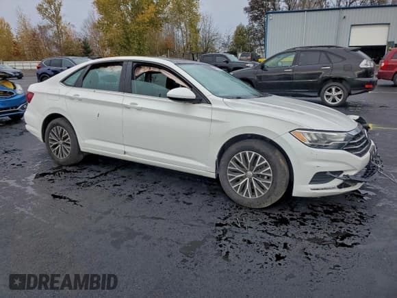 ✅ 2021 Volkswagen Jetta S • VIN: 3VWC57BUXMM033112 • Lot: 94043245. Wystawiony na Copart z przebiegiem 75 608 mil. Bezpłatny archiwum sprzedaży aukcyjnych z USA i szczegółowy raport historii pojazdu na DreamBid. Zdjęcie 4.