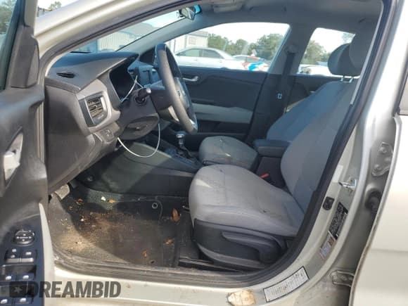 ✅ 2018 Kia Rio LX • VIN: 3KPA24AB5JE103168 • Lot: 81962435. Wystawiony na Copart z przebiegiem 151 990 mil. Bezpłatny archiwum sprzedaży aukcyjnych z USA i szczegółowy raport historii pojazdu na DreamBid. Zdjęcie 7.