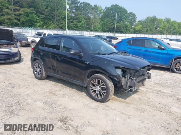 ✅ 2018 Mitsubishi Outlander SE • VIN: JA4AP3AW8JU024233 • Lot: 42372765. Listed on IAAI with 104,655 mi. Free auction sales archive from the USA and detailed vehicle history report at DreamBid. Image 1.