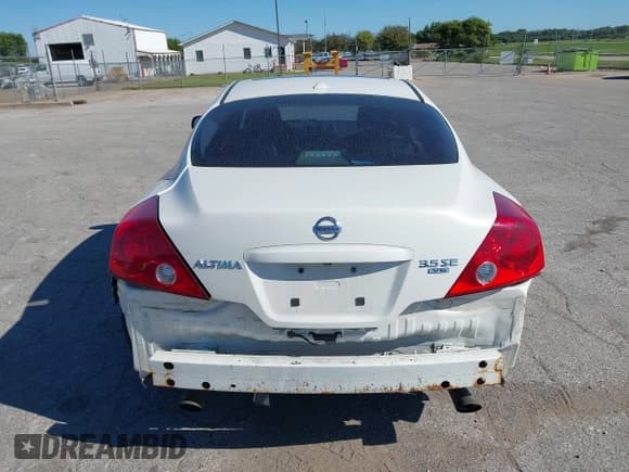 ✅ 2008 Nissan Altima SE • VIN: 1N4BL24E88C129881 • Лот: 43063454. Опубликован ранее на IAAI с пробегом 131 180 миль. Бесплатный доступ к архиву аукционных продаж из США и подробный отчёт об истории автомобиля на DreamBid. Изображение 17.