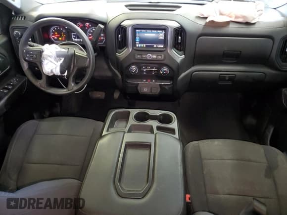 ✅ 2020 Chevrolet Silverado 1500 Custom • VIN: 3GCPYBEH1LG338623 • Lot: 69478224. Wystawiony na Copart z przebiegiem 47 294 mil. Bezpłatny archiwum sprzedaży aukcyjnych z USA i szczegółowy raport historii pojazdu na DreamBid. Zdjęcie 8.