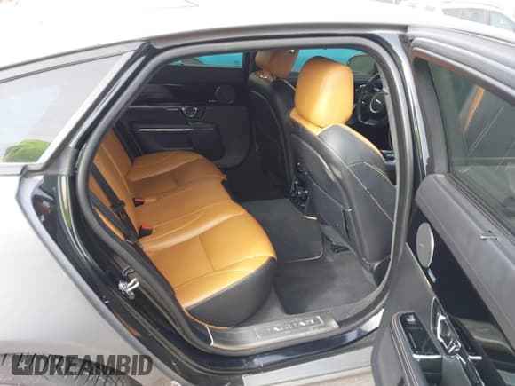 ✅ 2014 Jaguar XJ • VIN: SAJWA2EK3EMV58732 • Lot: 41367021. Wystawiony na IAAI z przebiegiem 64 208 mil. Bezpłatny archiwum sprzedaży aukcyjnych z USA i szczegółowy raport historii pojazdu na DreamBid. Zdjęcie 8.