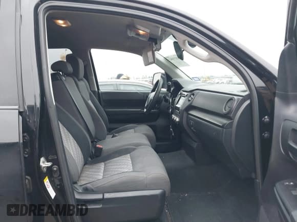 ✅ 2019 Toyota Tundra SR • VIN: 5TFRM5F1XKX143105 • Лот: 41274567. Опубликован ранее на IAAI с пробегом 180 602 миль. Бесплатный доступ к архиву аукционных продаж из США и подробный отчёт об истории автомобиля на DreamBid. Изображение 5.