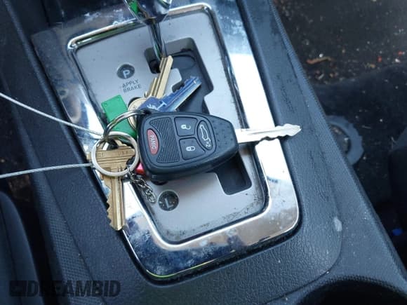 ✅ 2009 Dodge Avenger SE • VIN: 1B3LC46B69N554682 • Lot: 41892113. Wystawiony na IAAI z przebiegiem 126 204 mil. Bezpłatny archiwum sprzedaży aukcyjnych z USA i szczegółowy raport historii pojazdu na DreamBid. Zdjęcie 11.