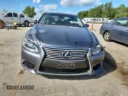 ✅ 2017 Lexus LS 460 • VIN: JTHCL5EF2H5029365 • Lot: 70680305. Wystawiony na Copart z przebiegiem 19 013 mil. Bezpłatny archiwum sprzedaży aukcyjnych z USA i szczegółowy raport historii pojazdu na DreamBid. Zdjęcie 5.
