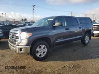 ✅ 2017 Toyota Tundra SR5 • VIN: 5TFEY5F13HX223809 • Лот: 45572755. Опубликован ранее на Copart с пробегом 83 249 миль. Бесплатный доступ к архиву аукционных продаж из США и подробный отчёт об истории автомобиля на DreamBid. Изображение 1.