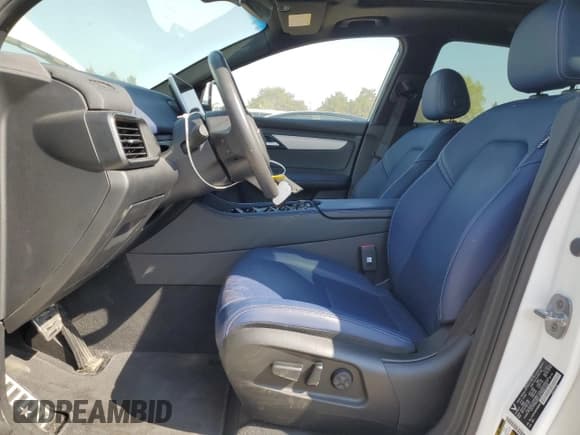 ✅ 2025 VinFast VF 8 Plus • VIN: RLLV1AFA4SH009559 • Lot: 85125915. Wystawiony na Copart z przebiegiem 13 176 mil. Bezpłatny archiwum sprzedaży aukcyjnych z USA i szczegółowy raport historii pojazdu na DreamBid. Zdjęcie 7.