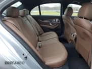 ✅ 2022 Mercedes-Benz E 450 • VIN: W1KZF5KB0NB032899 • Лот: 82189393. Опубликован ранее на Copart с пробегом 16 372 миль. Бесплатный доступ к архиву аукционных продаж из США и подробный отчёт об истории автомобиля на DreamBid. Изображение 10.