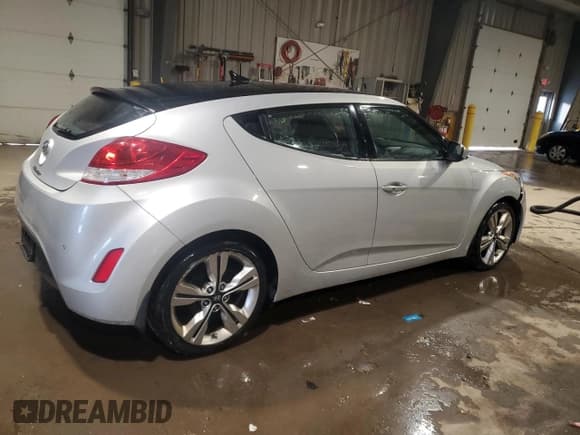 ✅ 2016 Hyundai Veloster • VIN: KMHTC6AD9GU303298 • Lot: 41731425. Wystawiony na Copart z przebiegiem 81 214 mil. Bezpłatny archiwum sprzedaży aukcyjnych z USA i szczegółowy raport historii pojazdu na DreamBid. Zdjęcie 3.