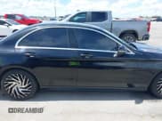 ✅ 2016 Mercedes-Benz C 300 • VIN: 55SWF4JB9GU169458 • Lot: 42594453. Wystawiony na IAAI z przebiegiem 171 688 mil. Bezpłatny archiwum sprzedaży aukcyjnych z USA i szczegółowy raport historii pojazdu na DreamBid. Zdjęcie 13.