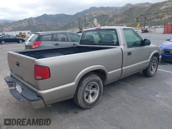 ✅ 1999 Chevrolet S-10 • VIN: 1GCCS1442X8181799 • Лот: 42288977. Опубликован ранее на IAAI с пробегом 97 868 миль. Бесплатный доступ к архиву аукционных продаж из США и подробный отчёт об истории автомобиля на DreamBid. Изображение 4.