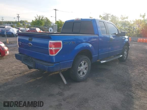 ✅ 2009 Ford F-150 STX • VIN: 1FTRX14809FA05539 • Lot: 43324601. Listed on IAAI with 185,988 mi. Free auction sales archive from the USA and detailed vehicle history report at DreamBid. Image 4.