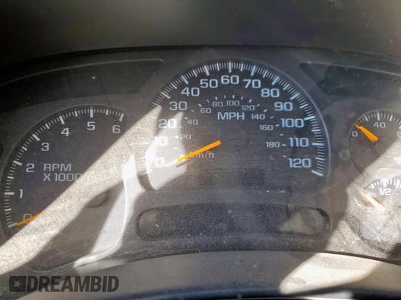 ✅ 2004 Chevrolet Silverado 2500HD LS • VIN: 1GCHC29U64E103301 • Lot: 90979245. Wystawiony na Copart z przebiegiem Nie podano. Bezpłatny archiwum sprzedaży aukcyjnych z USA i szczegółowy raport historii pojazdu na DreamBid. Zdjęcie 9.