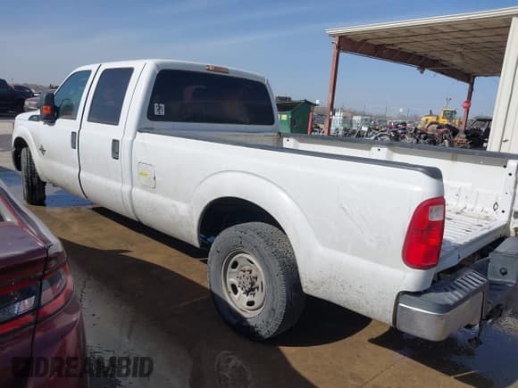 ✅ 2015 Ford F-350 XL • VIN: 1FT7W3AT0FEB56493 • Lot: 41629744. Listed on IAAI with 261,988 mi. Free auction sales archive from the USA and detailed vehicle history report at DreamBid. Image 3.
