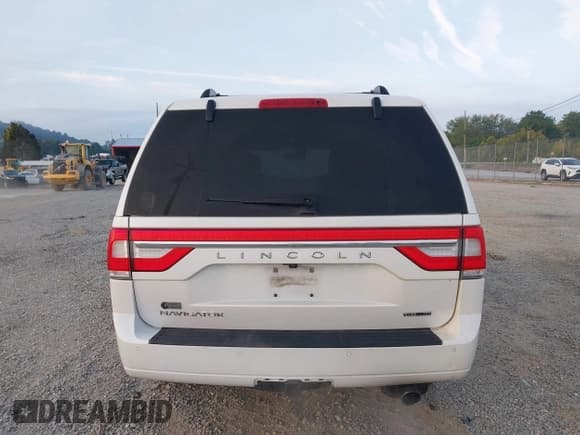 ✅ 2016 Lincoln Navigator Select • VIN: 5LMJJ2HT5GEL10145 • Lot: 43222475. Wystawiony na IAAI z przebiegiem 142 215 mil. Bezpłatny archiwum sprzedaży aukcyjnych z USA i szczegółowy raport historii pojazdu na DreamBid. Zdjęcie 16.