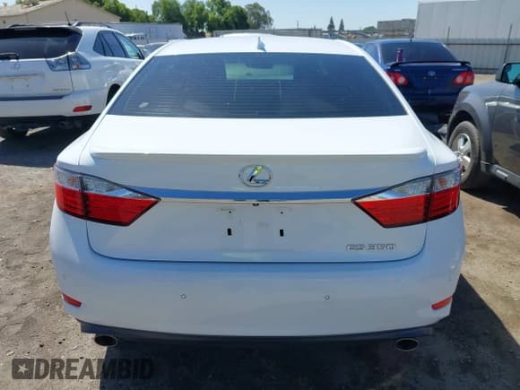 ✅ 2015 Lexus ES 330 • VIN: JTHBK1GGXF2181308 • Лот: 42305833. Опубликован ранее на IAAI с пробегом 113 653 миль. Бесплатный доступ к архиву аукционных продаж из США и подробный отчёт об истории автомобиля на DreamBid. Изображение 16.