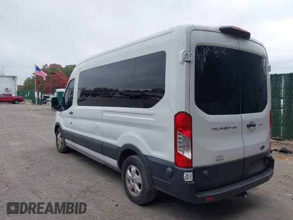 ✅ 2020 Ford Transit XLT • VIN: 1FBAX2CG9LKA54558 • Lot: 43695256. Wystawiony na IAAI z przebiegiem 53 652 mil. Bezpłatny archiwum sprzedaży aukcyjnych z USA i szczegółowy raport historii pojazdu na DreamBid. Zdjęcie 3.