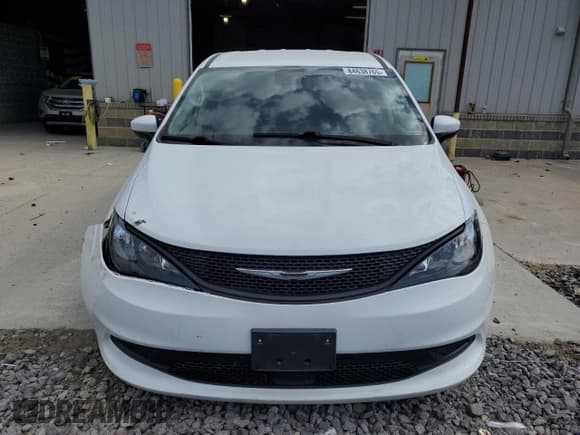 ✅ 2023 Chrysler Voyager LX • VIN: 2C4RC1CGXPR519876 • Lot: 84638765. Wystawiony na Copart z przebiegiem 75 896 mil. Bezpłatny archiwum sprzedaży aukcyjnych z USA i szczegółowy raport historii pojazdu na DreamBid. Zdjęcie 5.