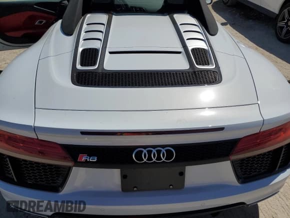 ✅ 2018 Audi R8 • VIN: WUAVACFX1J7900121 • Lot: 75092964. Listed on Copart with Not provided. Free auction sales archive from the USA and detailed vehicle history report at DreamBid. Image 11.