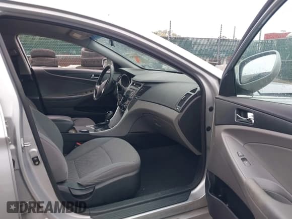 ✅ 2011 Hyundai Sonata GLS • VIN: 5NPEB4AC0BH197242 • Lot: 43415826. Listed on IAAI with 161,143 mi. Free auction sales archive from the USA and detailed vehicle history report at DreamBid. Image 5.
