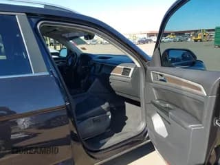 ✅ 2019 Volkswagen Atlas SEL • VIN: 1V2MR2CA6KC559351 • Lot: 43646235. Wystawiony na IAAI z przebiegiem 148 200 mil. Bezpłatny archiwum sprzedaży aukcyjnych z USA i szczegółowy raport historii pojazdu na DreamBid. Zdjęcie 5.