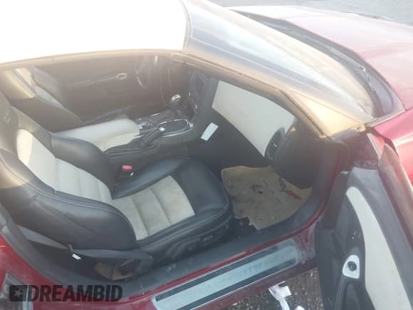 ✅ 2008 Chevrolet Corvette • VIN: 1G1YY36W985120265 • Lot: 43638631. Wystawiony na IAAI z przebiegiem 114 357 mil. Bezpłatny archiwum sprzedaży aukcyjnych z USA i szczegółowy raport historii pojazdu na DreamBid. Zdjęcie 5.