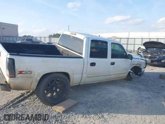 2006 Chevrolet Silverado 1500 LT1 with VIN 2GCEK13T861144372, listed as a IAAI auction lot 41564008 with 295,445 mi miles and . Bid and sale history available at DreamBid. Image 14.