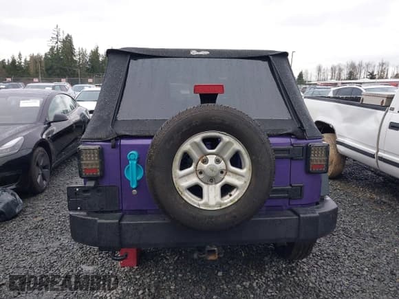 ✅ 2018 Jeep Wrangler Unlimited Sport S • VIN: 1C4BJWDG0JL847049 • Lot: 41218525. Wystawiony na IAAI z przebiegiem 90 588 mil. Bezpłatny archiwum sprzedaży aukcyjnych z USA i szczegółowy raport historii pojazdu na DreamBid. Zdjęcie 17.