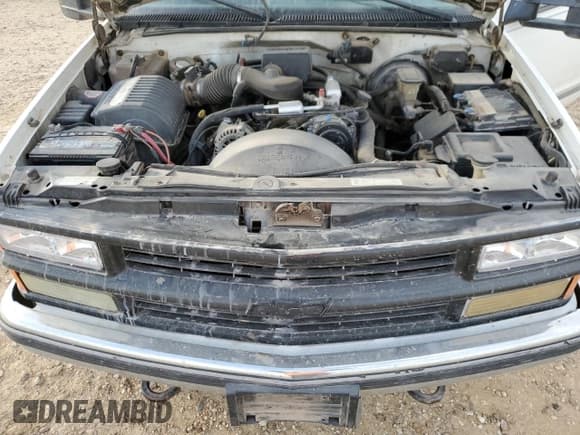 ✅ 2000 Chevrolet Silverado 2500 • VIN: 1GCGK29R7YF475210 • Lot: 52971365. Wystawiony na Copart z przebiegiem 10 106 mil. Bezpłatny archiwum sprzedaży aukcyjnych z USA i szczegółowy raport historii pojazdu na DreamBid. Zdjęcie 7.