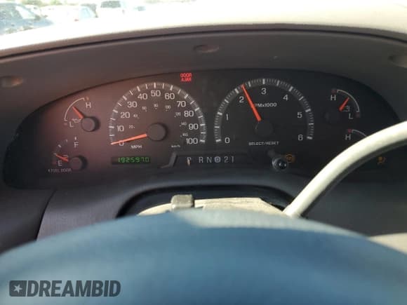 ✅ 2000 Ford F-150 XL • VIN: 1FTRX17W9YKB07034 • Lot: 89539865. Wystawiony na Copart z przebiegiem 192 597 mil. Bezpłatny archiwum sprzedaży aukcyjnych z USA i szczegółowy raport historii pojazdu na DreamBid. Zdjęcie 9.