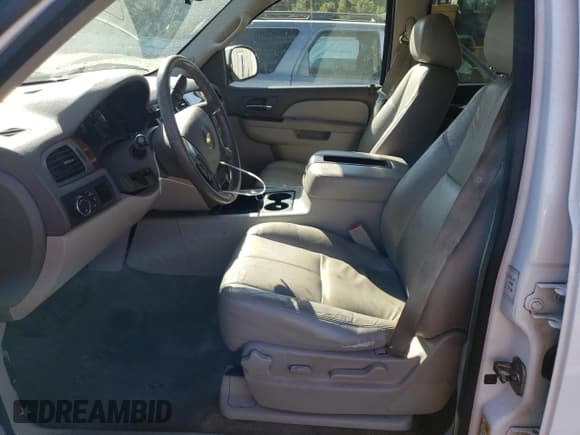 ✅ 2011 Chevrolet Suburban LT • VIN: 1GNSCJE01BR346174 • Lot: 76901604. Wystawiony na Copart z przebiegiem 171 083 mil. Bezpłatny archiwum sprzedaży aukcyjnych z USA i szczegółowy raport historii pojazdu na DreamBid. Zdjęcie 7.