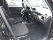 ✅ 2021 Jeep Renegade Latitude • VIN: ZACNJDBB2MPN31870 • Lot: 43601505. Wystawiony na IAAI z przebiegiem 29 639 mil. Bezpłatny archiwum sprzedaży aukcyjnych z USA i szczegółowy raport historii pojazdu na DreamBid. Zdjęcie 5.