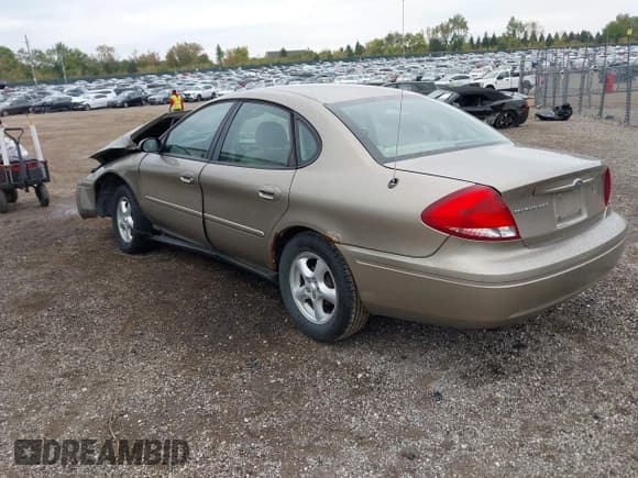 ✅ 2004 Ford Taurus SES • VIN: 1FAFP55U44G118666 • Lot: 43440273. Wystawiony na IAAI z przebiegiem Nie podano. Bezpłatny archiwum sprzedaży aukcyjnych z USA i szczegółowy raport historii pojazdu na DreamBid. Zdjęcie 3.
