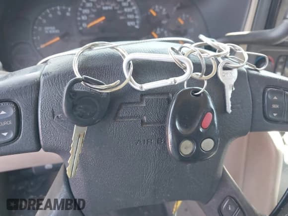 ✅ 2005 Chevrolet Suburban LS • VIN: 1GNEC16Z85J160936 • Lot: 42489614. Listed on IAAI with 240,888 mi. Free auction sales archive from the USA and detailed vehicle history report at DreamBid. Image 11.