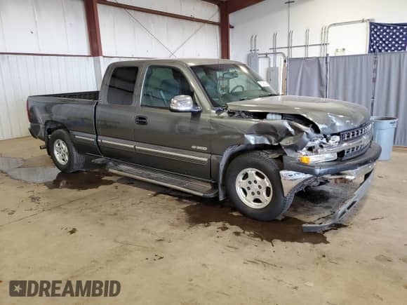 ✅ 2001 Chevrolet Silverado 1500 LS • VIN: 2GCEC19T611298530 • Lot: 67365554. Wystawiony na Copart z przebiegiem 144 277 mil mil. Skorzystaj z bezpłatnego archiwum sprzedaży aukcyjnych z USA i zobacz szczegółowy raport historii pojazdu na DreamBid. Zdjęcie 4.