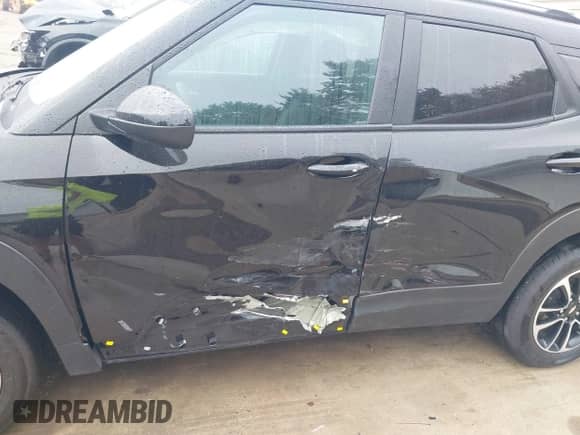 2024 Chevrolet TrailBlazer LT z VIN KL79MRSL8RB057083, wystawiony jako IAAI lot #43271968 z przebiegiem 35 809 mil mil oraz . Historia ofert i sprzedaży dostępna na DreamBid. Obrazek 6.