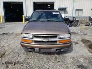 ✅ 2003 Chevrolet Blazer LS • VIN: 1GNDT13X93K149465 • Lot: 85490295. Wystawiony na Copart z przebiegiem 249 492 mil. Bezpłatny archiwum sprzedaży aukcyjnych z USA i szczegółowy raport historii pojazdu na DreamBid. Zdjęcie 5.