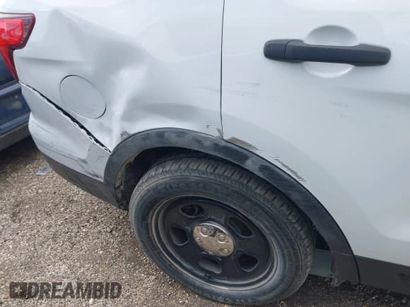 ✅ 2017 Ford Police Interceptor Utility • VIN: 1FM5K8AR3HGC07766 • Lot: 41386048. Wystawiony na IAAI z przebiegiem 82 145 mil. Bezpłatny archiwum sprzedaży aukcyjnych z USA i szczegółowy raport historii pojazdu na DreamBid. Zdjęcie 17.