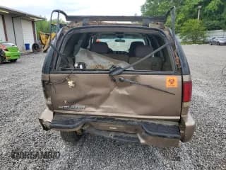 ✅ 2004 Chevrolet Blazer Fleet • VIN: 1GNCS13XX4K155100 • Lot: 55669835. Wystawiony na Copart z przebiegiem 215 761 mil. Bezpłatny archiwum sprzedaży aukcyjnych z USA i szczegółowy raport historii pojazdu na DreamBid. Zdjęcie 6.