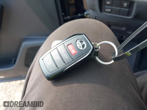 ✅ 2024 Toyota Highlander LE • VIN: 5TDKDRBH5RS574155 • Лот: 41700927. Опубликован ранее на IAAI с пробегом 1 143 миль. Бесплатный доступ к архиву аукционных продаж из США и подробный отчёт об истории автомобиля на DreamBid. Изображение 11.